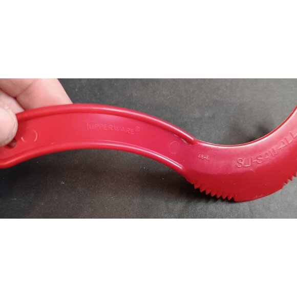 Tupperware Sli Saw All Red Plastic Kitchen Gadget, Slicer, Scraper, Peeler, Vtg. - Picture 3 of 3